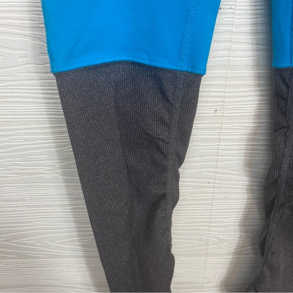 ALO Yoga Goddess Leggings in Seaport Blue & Gray - Picture 6 of 9